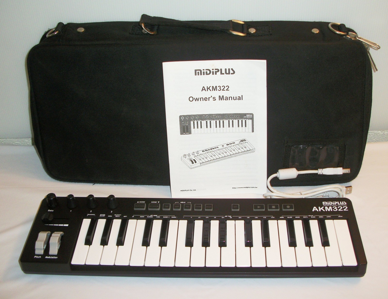 MIDI PLUS AKM322 32 keys USB MIDI Keyboard Controller w/ Padded Case & Cord