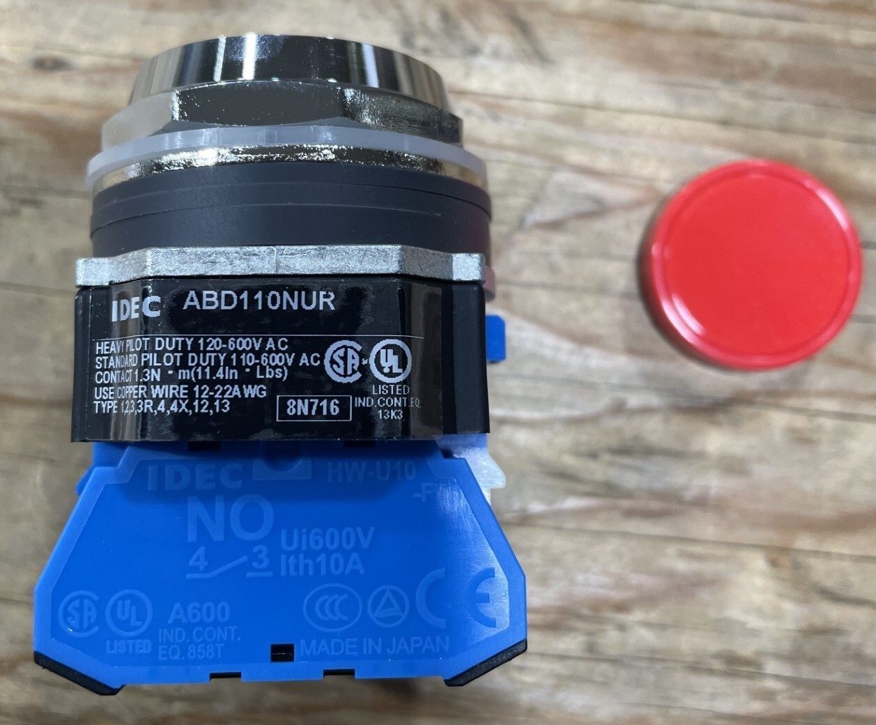 IDEC ABD110NUR Pushbutton Switch 30mm, Momentary, Flush PB, SPST-NO, 1NO, Red