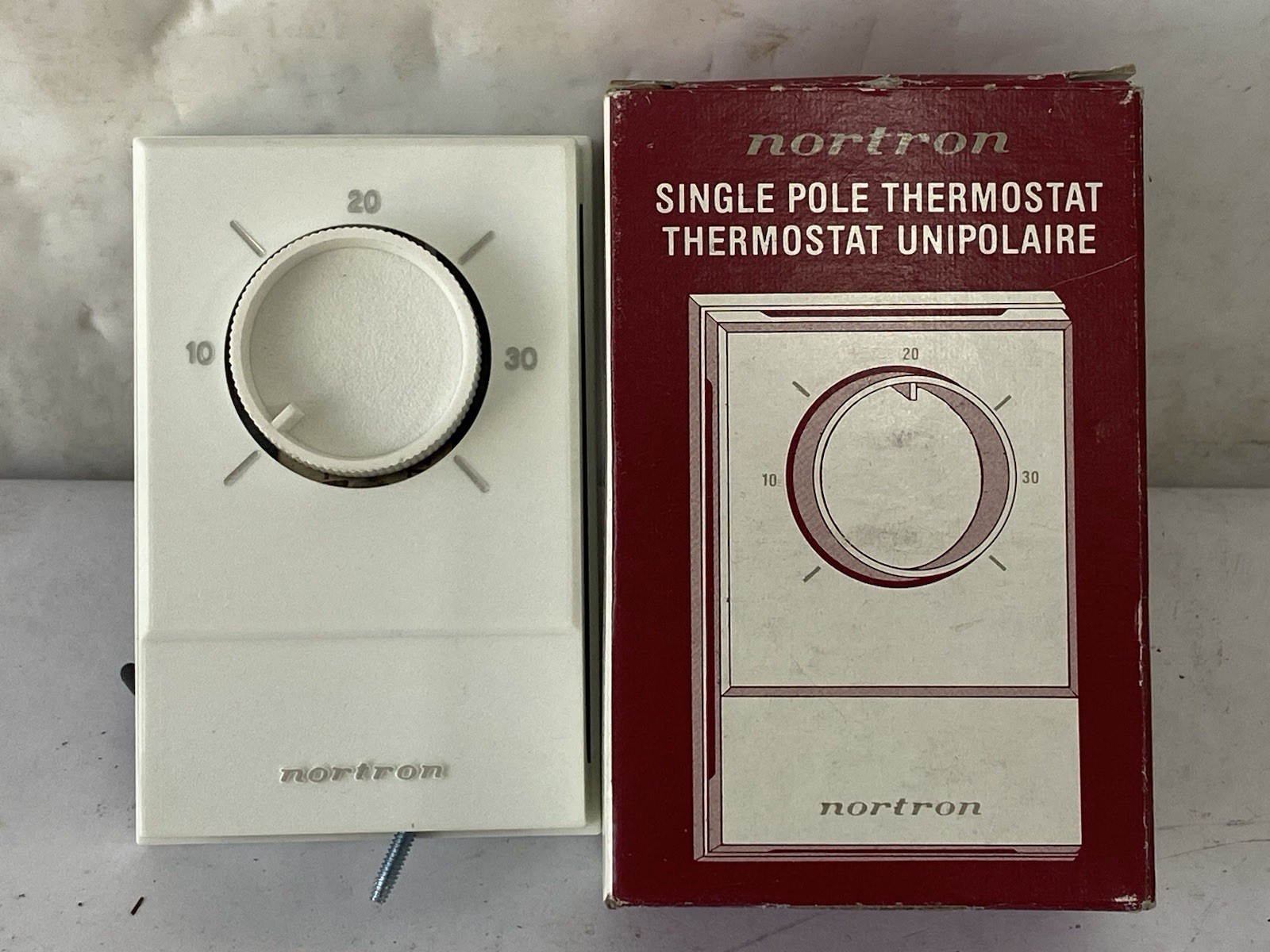 THERMOSTAT 22A 120/220 Single Pole Thermostat NORTON 1T22W