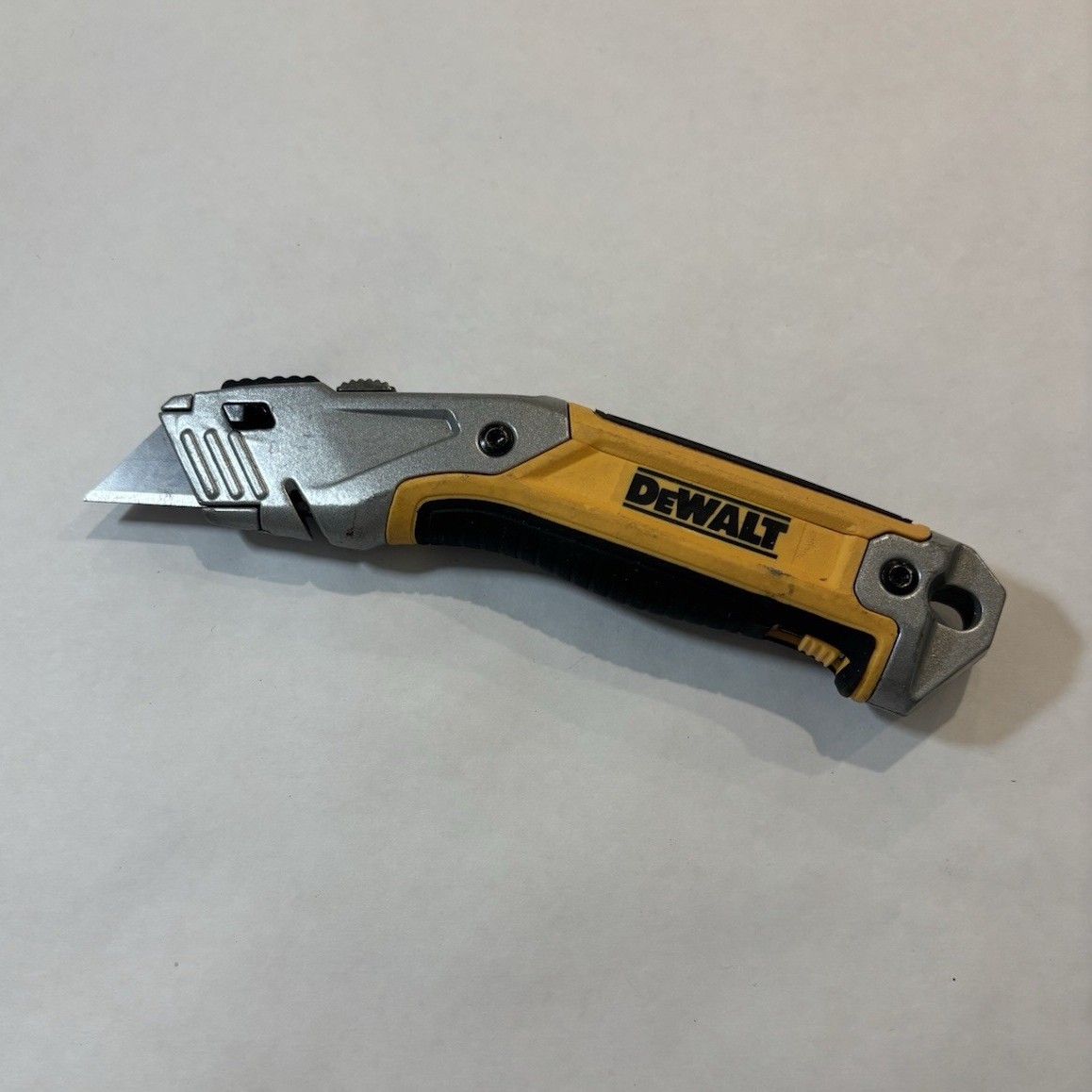 DEWALT DWHT10046 Utility Knife, 1in Steel Blade, Yellow/Black/Silver