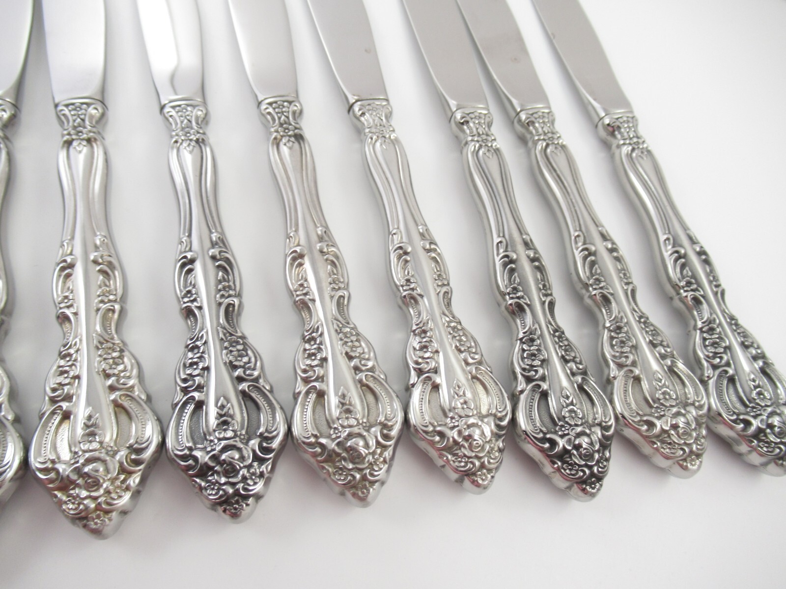 Oneida Heirloom MICHELANGELO 12 Dinner Knives Glossy Stainless Flatware