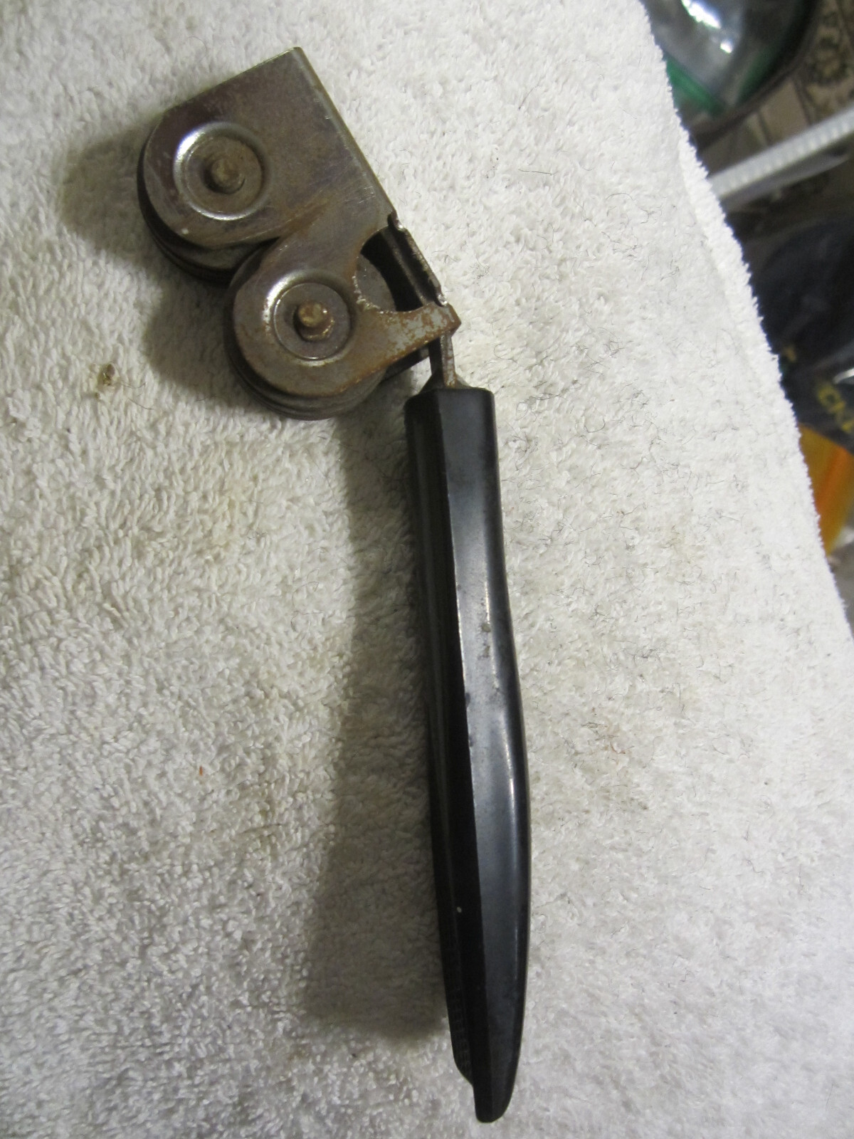 1 ad EKCO Black Plastic Handle Manual Pull Through Knife Sharpener USA VTG