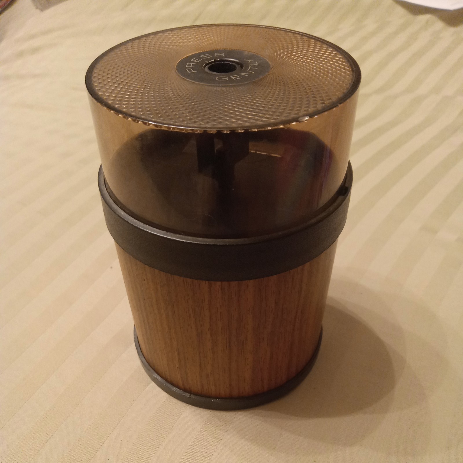 Vintage Cordless Battery Operated Pencil Sharpener Round Brown Wood Grain