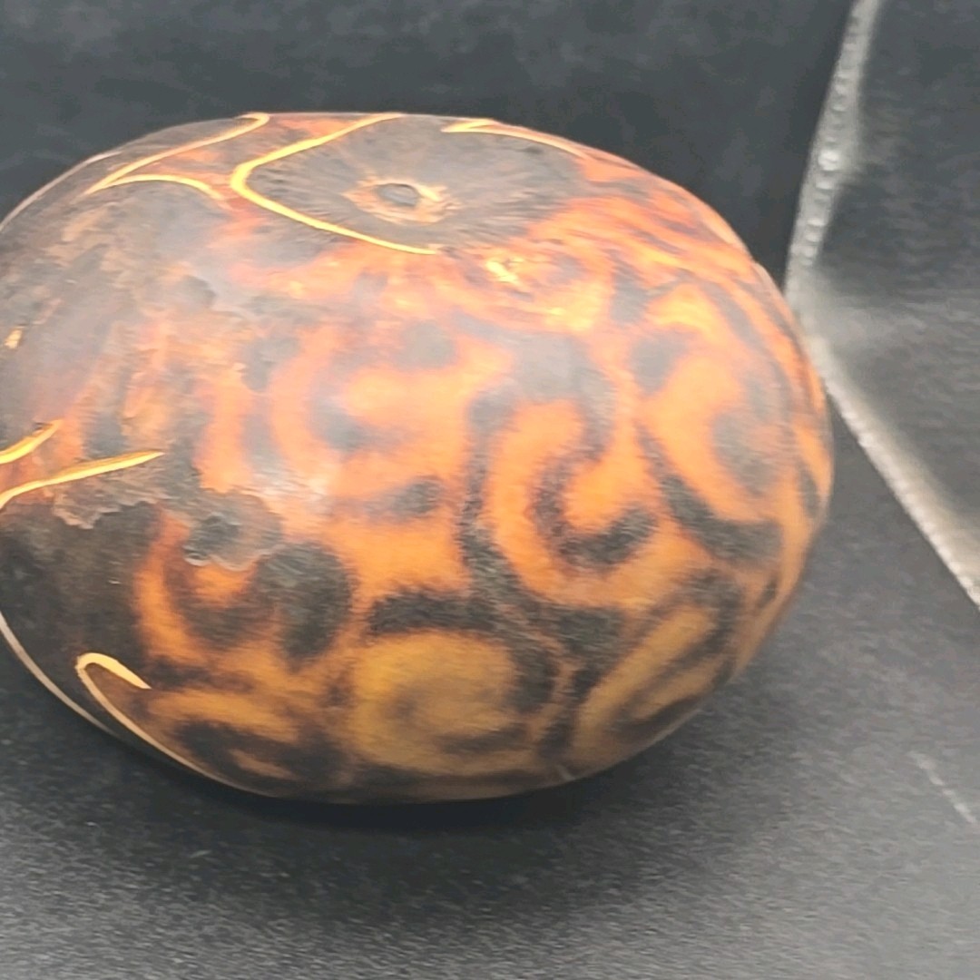 Peruvian Folk Art Kitty Cat Hand Carved Gourd Sideway Display Decor