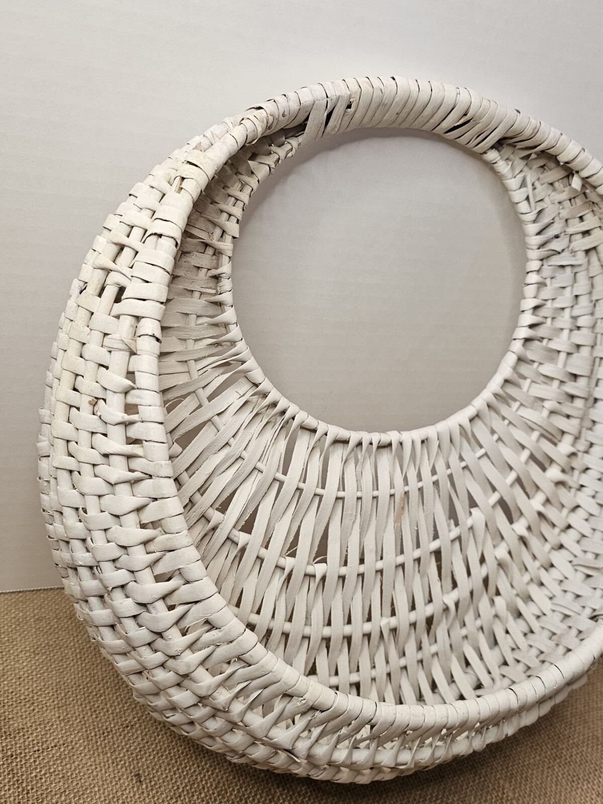 Vintage White Wicker Round Wall Pocket Decor Basket Storage