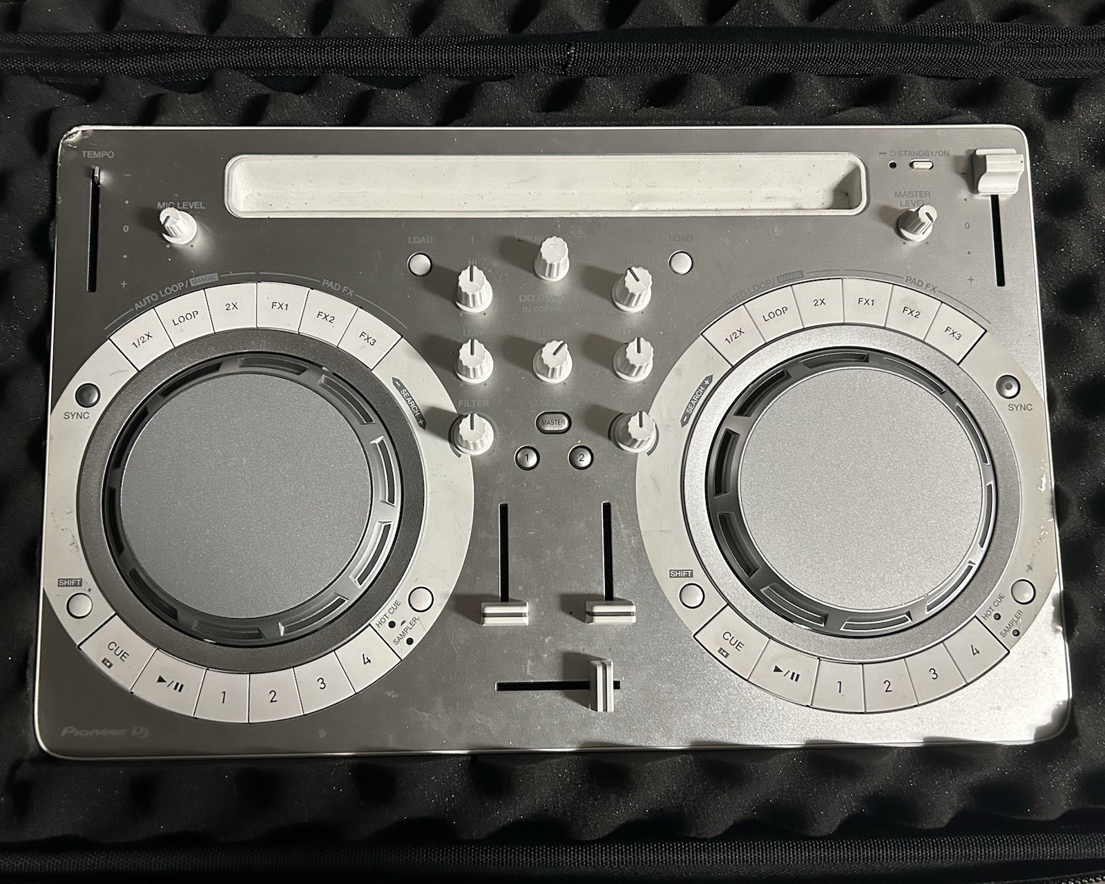 Pioneer DDJ-WeGO4 (DDJ-WeGO4-K) DJ Controller  – With Pioneer Carrying Case