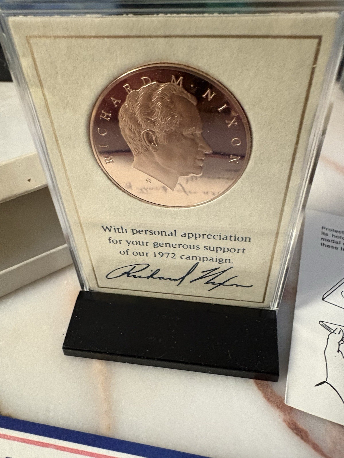 1972 RICHARD NIXON CAMPAIGN SOLID BRONZE COIN W/STAND BY FRANKLIN MINT