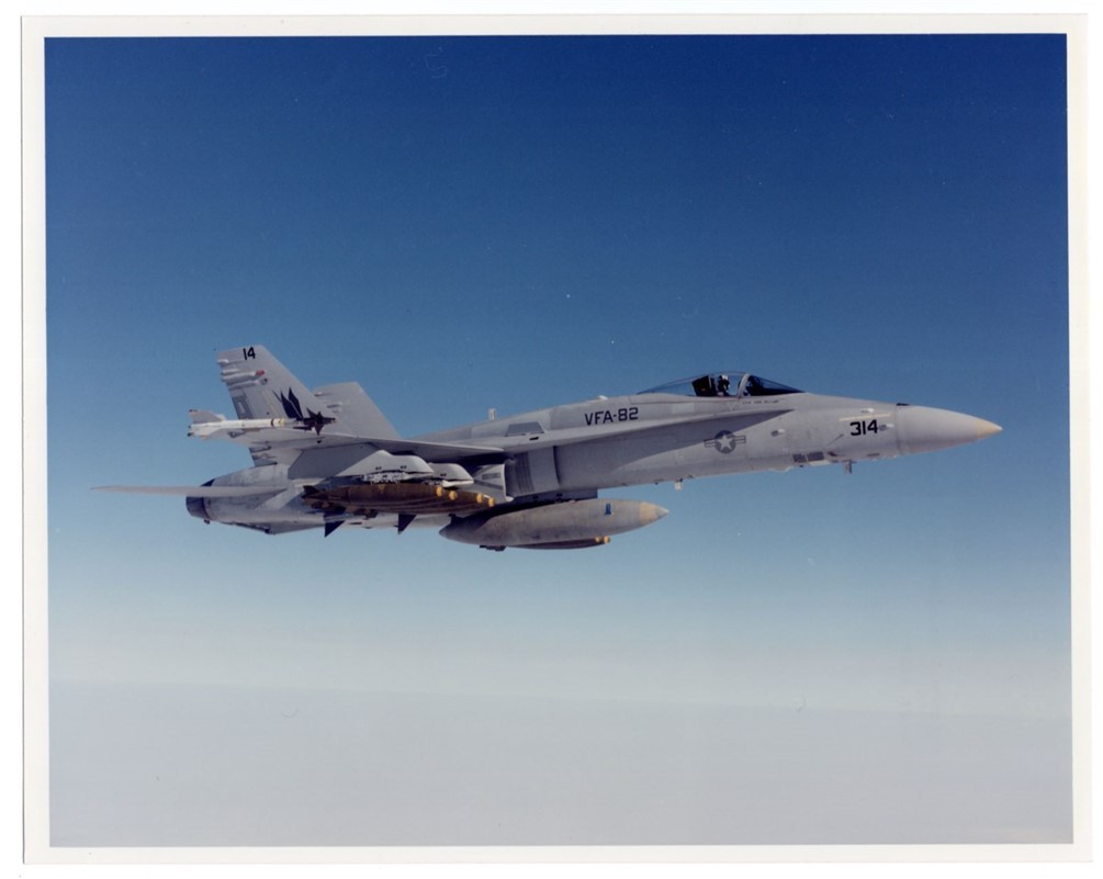 1989 Navy F/A-18C VFA-82 Marauders Strike Fighter Aircraft 8x10 Original Photo