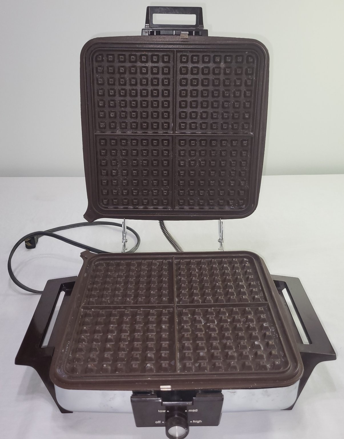 Toastmaster Model 269A Waffle Baker Stainless Steel Removable Reversible Plates