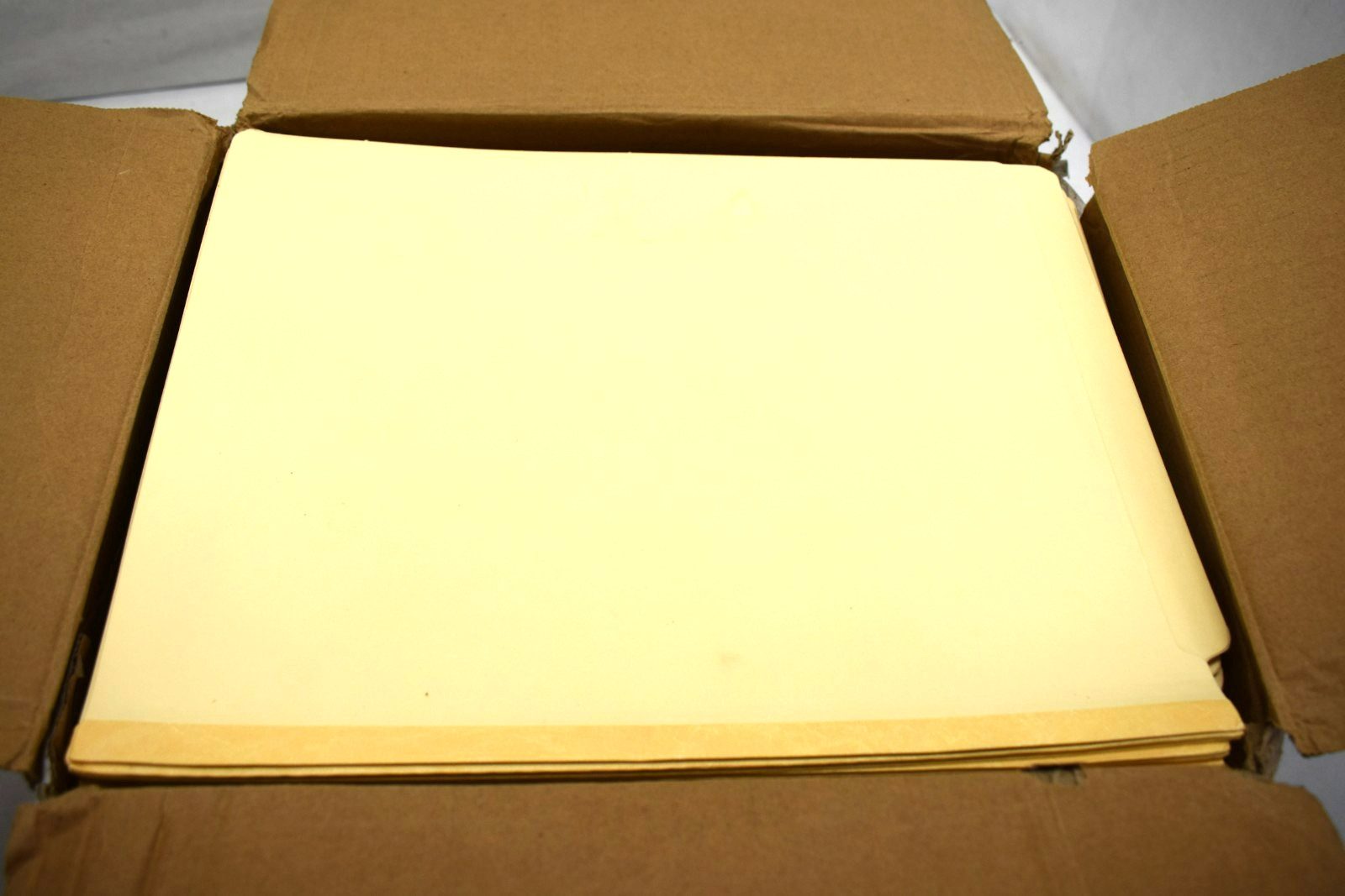 Blue Summit Heavyweight Manila Fastener File Folders w/ 1 Divider 50 Folders