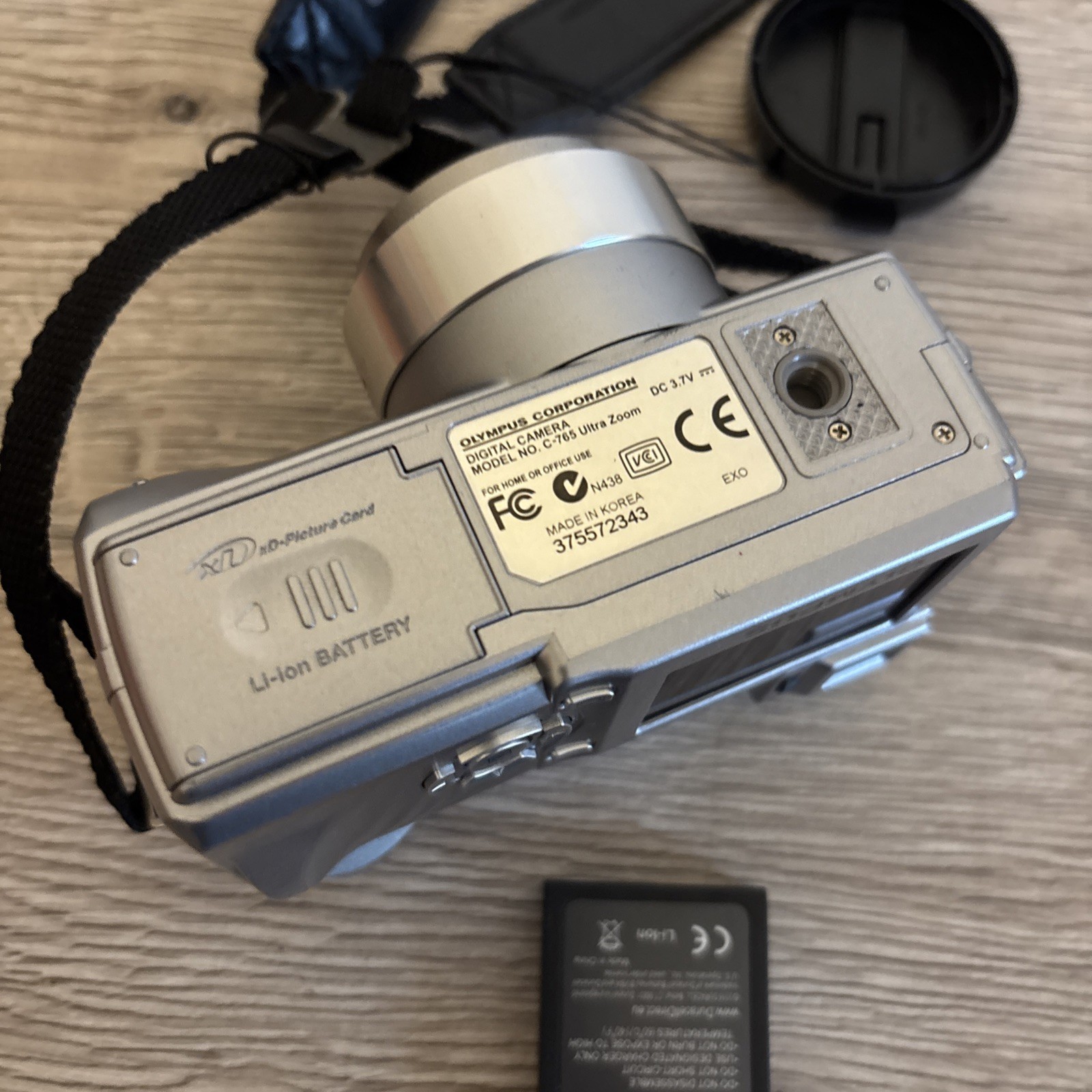 Olympus Digital Camera C-765 Ultra Zoom 4.0MP Silver Tested & Working