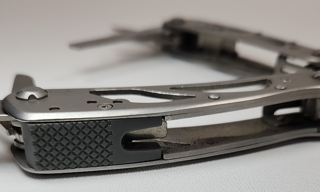 Duluth Trading Co. Multi-Tool Stainless 2CR Used Condition w/Protective Sheath