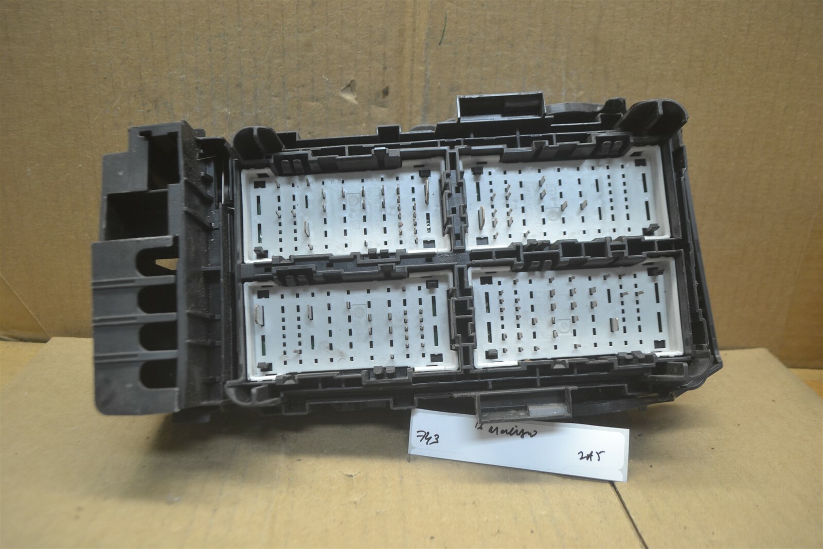 2016 Chevrolet Malibu Fuse Box Junction OEM 84070080 Module 743-2a5