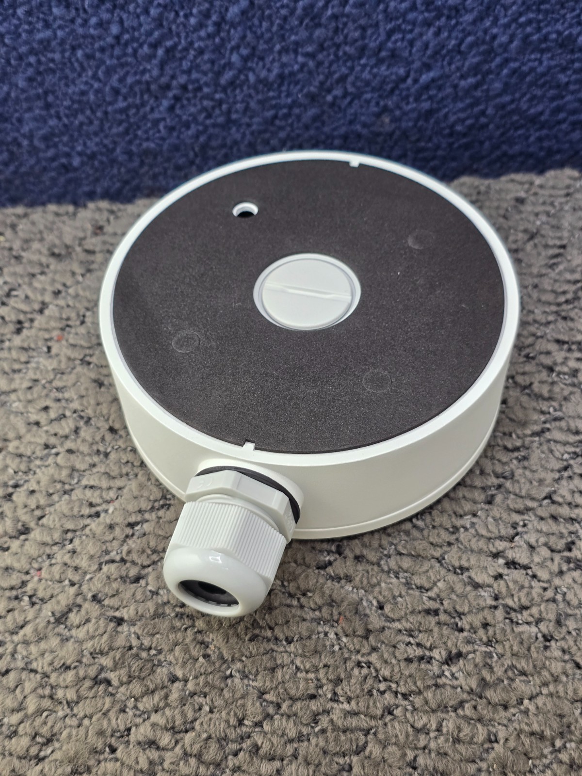 Digital Watchdog DWC-MT9JUNC: Junction Box Bracket Wall Mount White