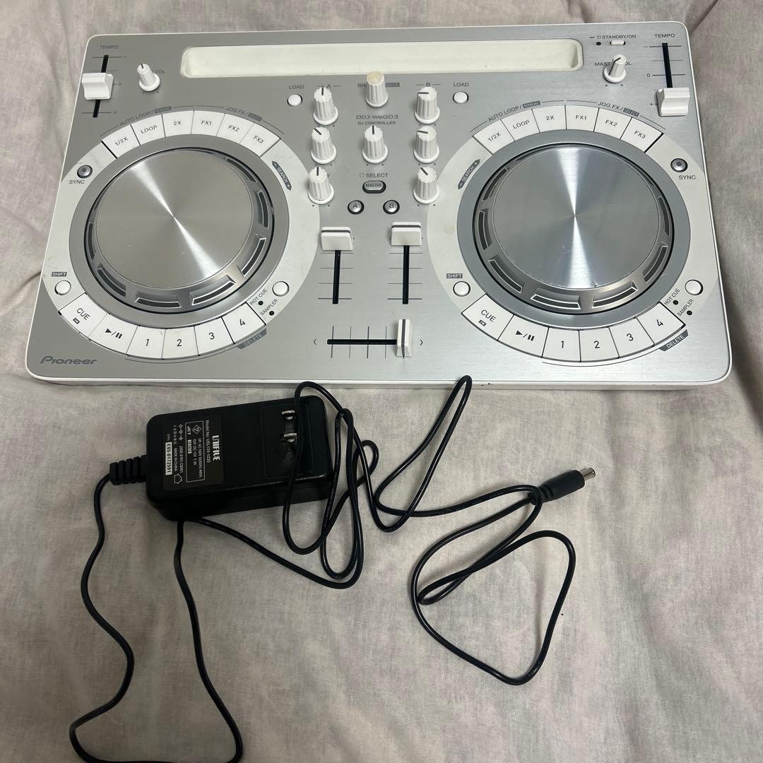 Pioneer DDJ-WEGO3-W White USB DJ Controller w/ AC Adapter & USB Cable Tested
