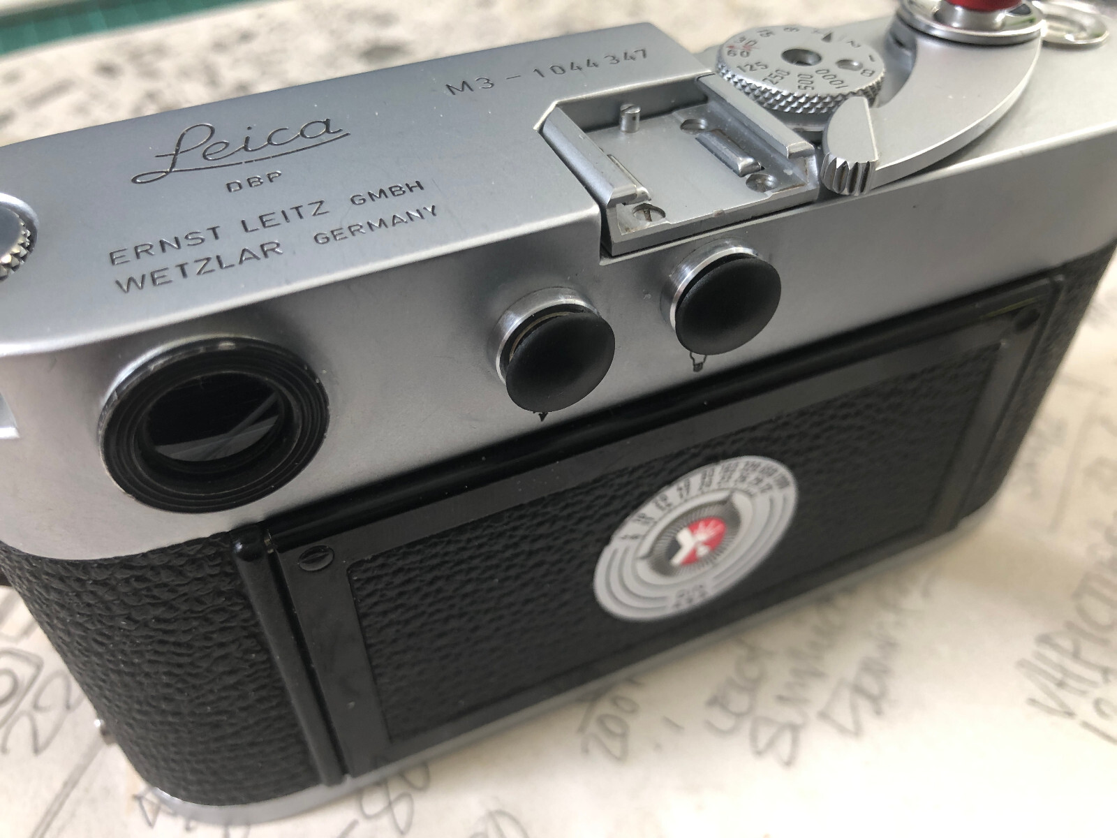 LEICA STYLE FLASH SYNC PLUGS - ONE PAIR BLACK