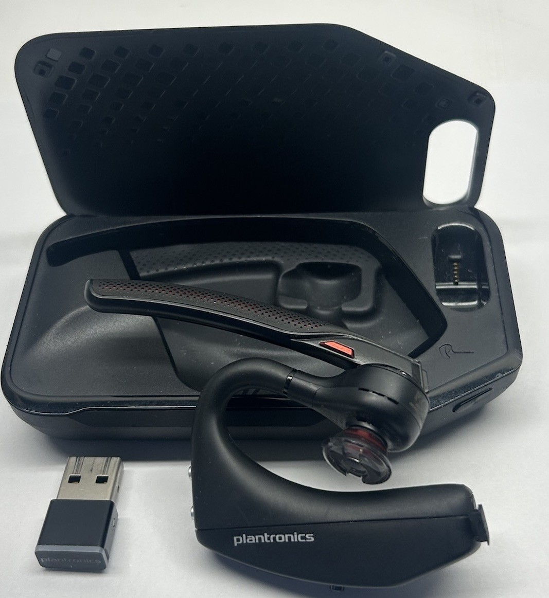 PLANTRONICS  VOYAGER V5200 SERIES Bluetooth Headset W/Charging Case/USB/Dongle