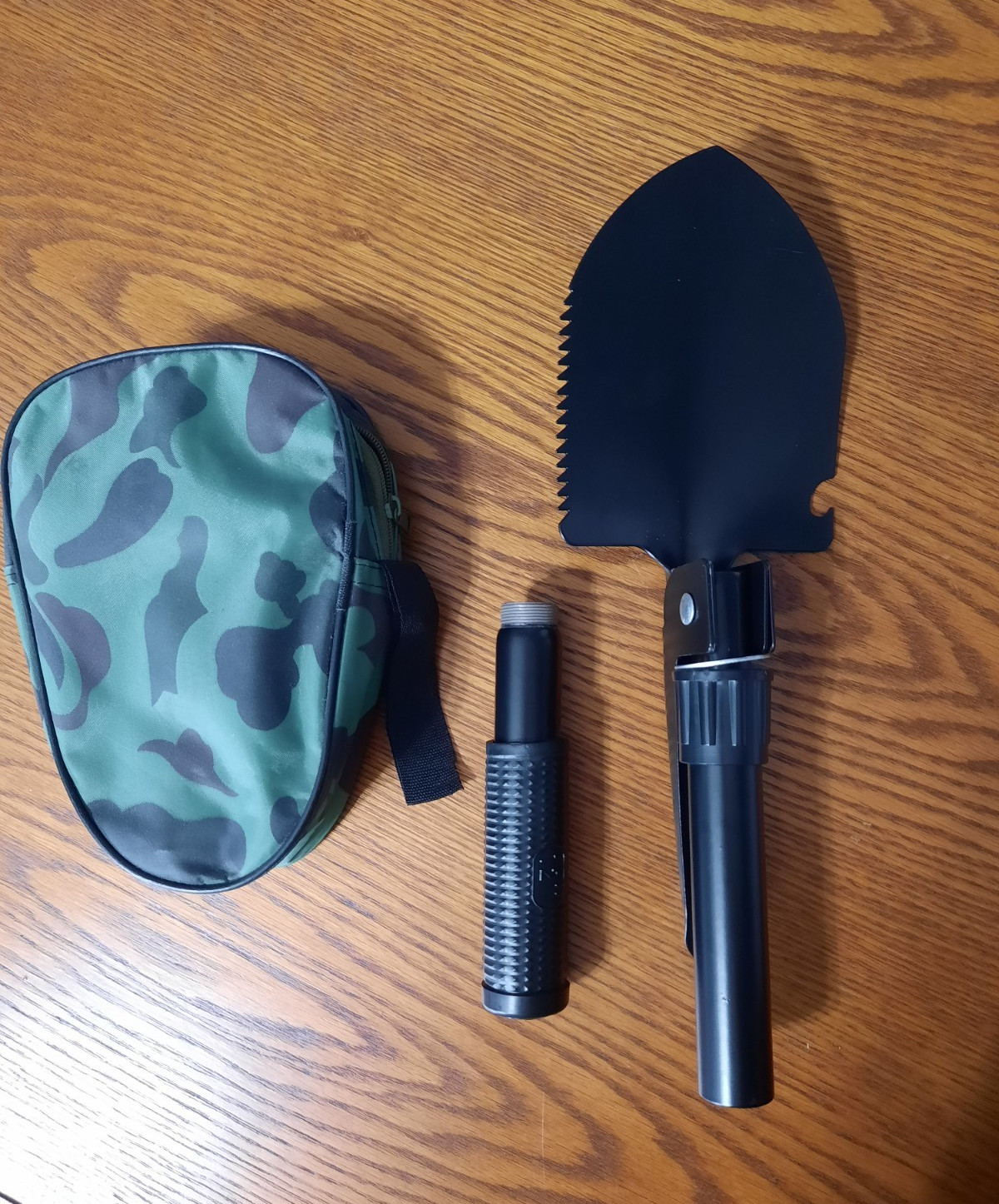 UNUSED 12" Metal Travel Shovel with Zippered Camouflage Bag - Retractable