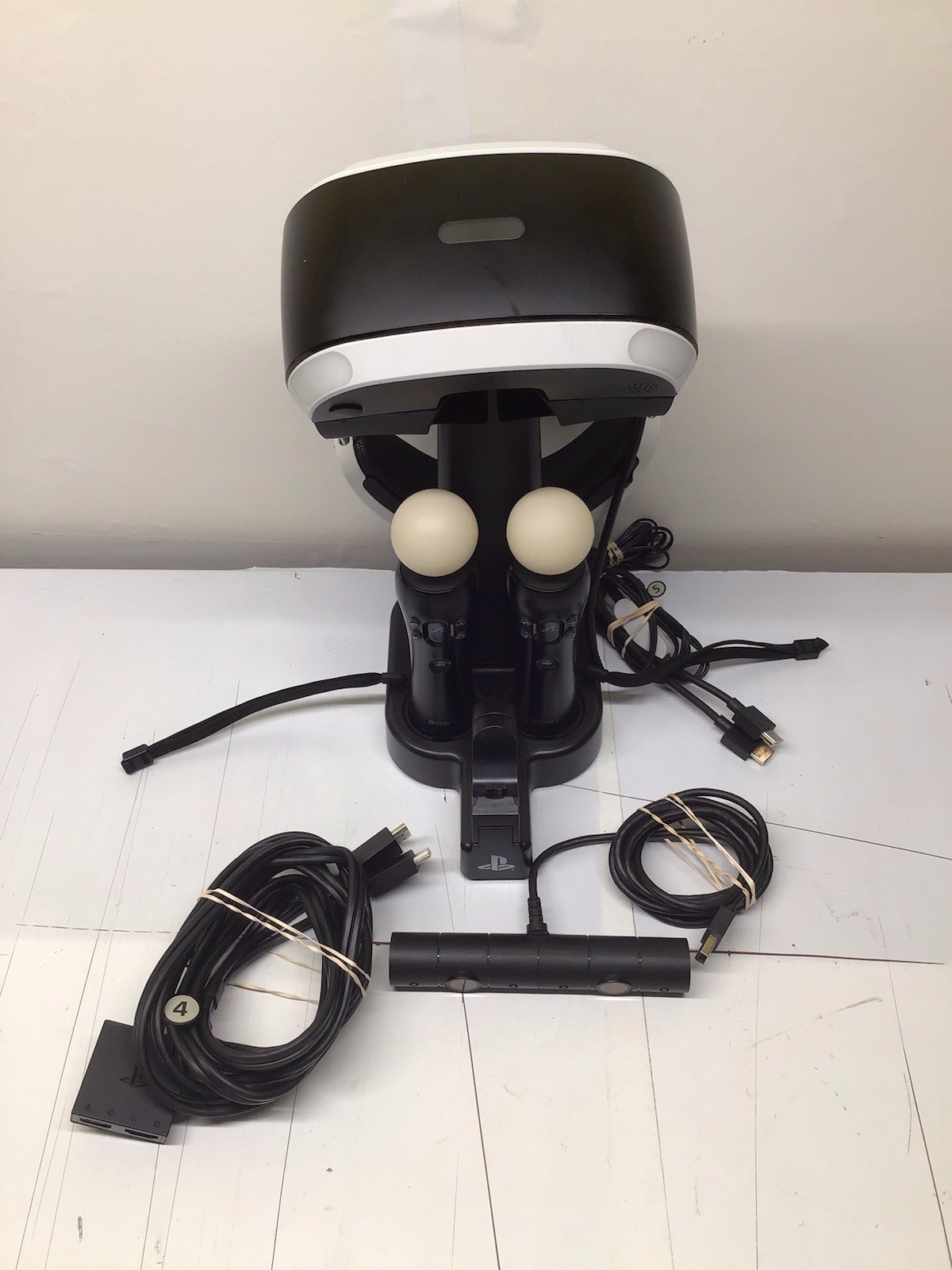 Sony PlayStation 4 PS4 Virtual Reality VR Headset Bundle White CUH-ZVR1 READ
