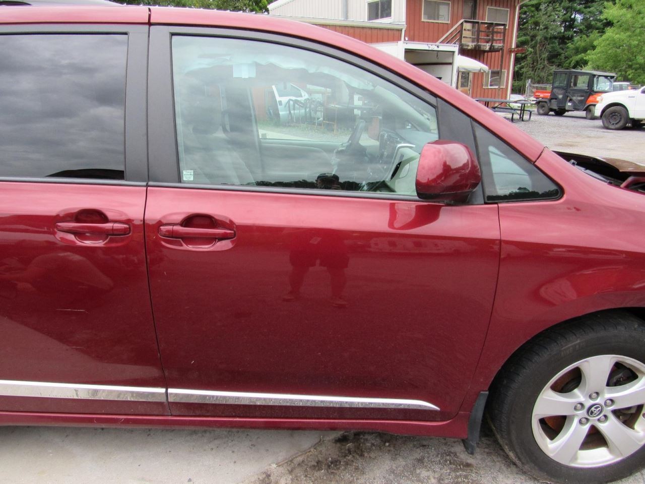 SIENNA 2018 Glove Box 1064388