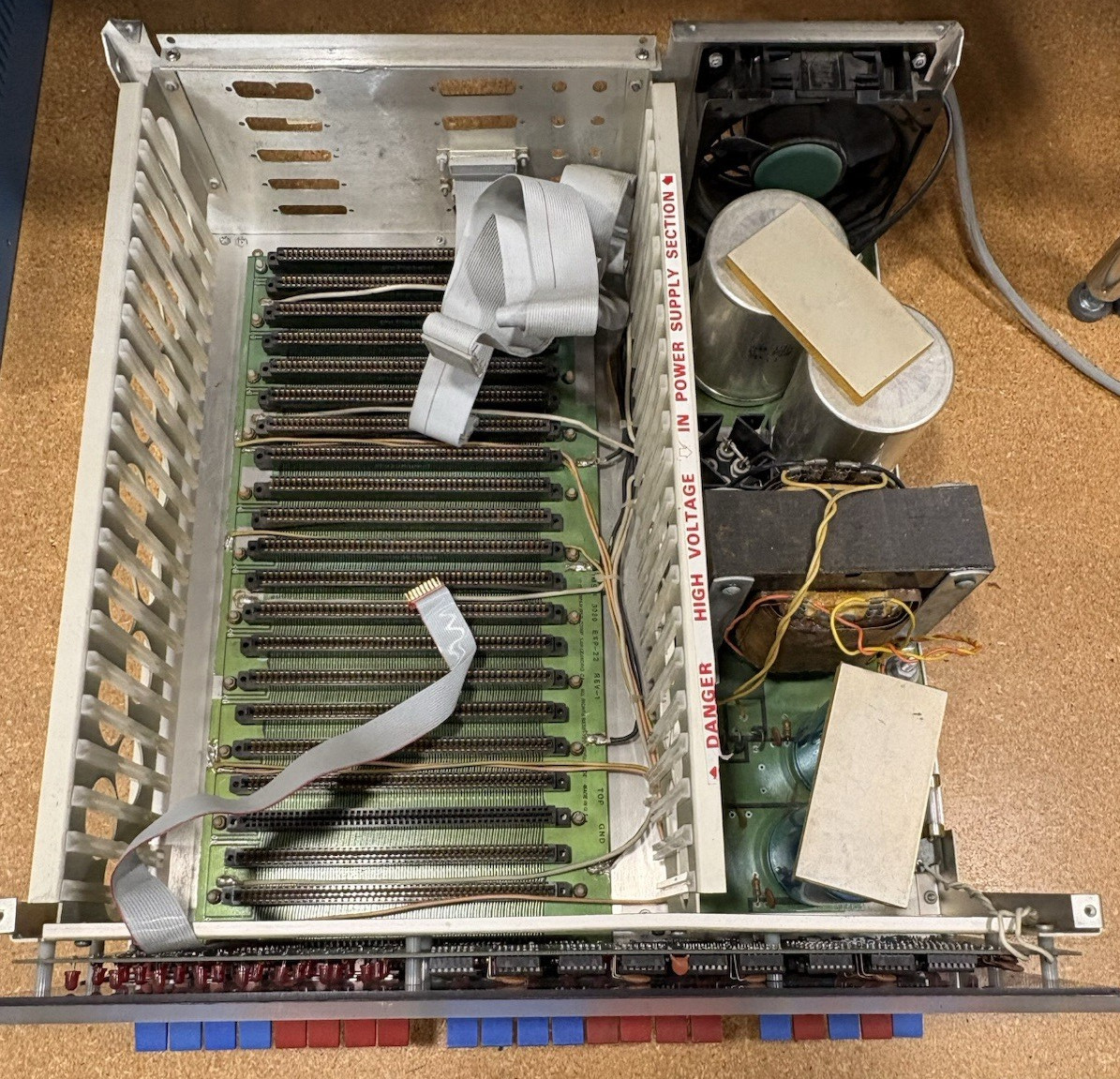VINTAGE ORIGINAL IMSAI 8080 COMPUTER CASE **POWERS ON/NO TOP/NO BOARDS**