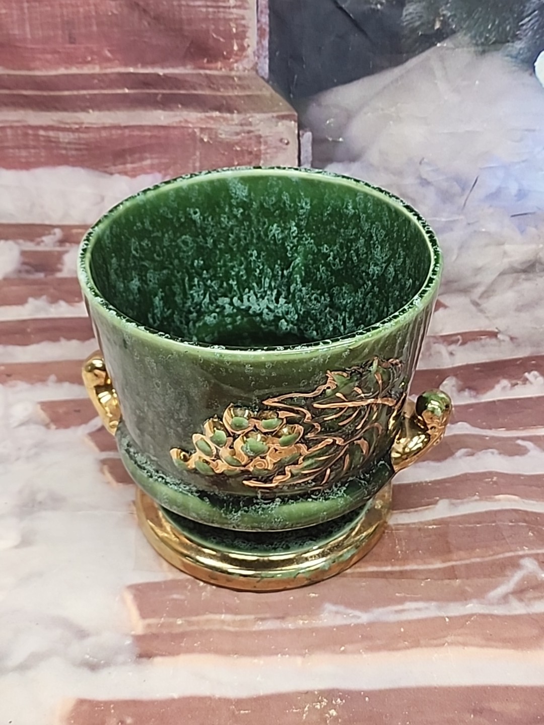 Circa 1958 Hull Tokay Art Pottery Dark Green Grape Design Planter USA 23K Gold