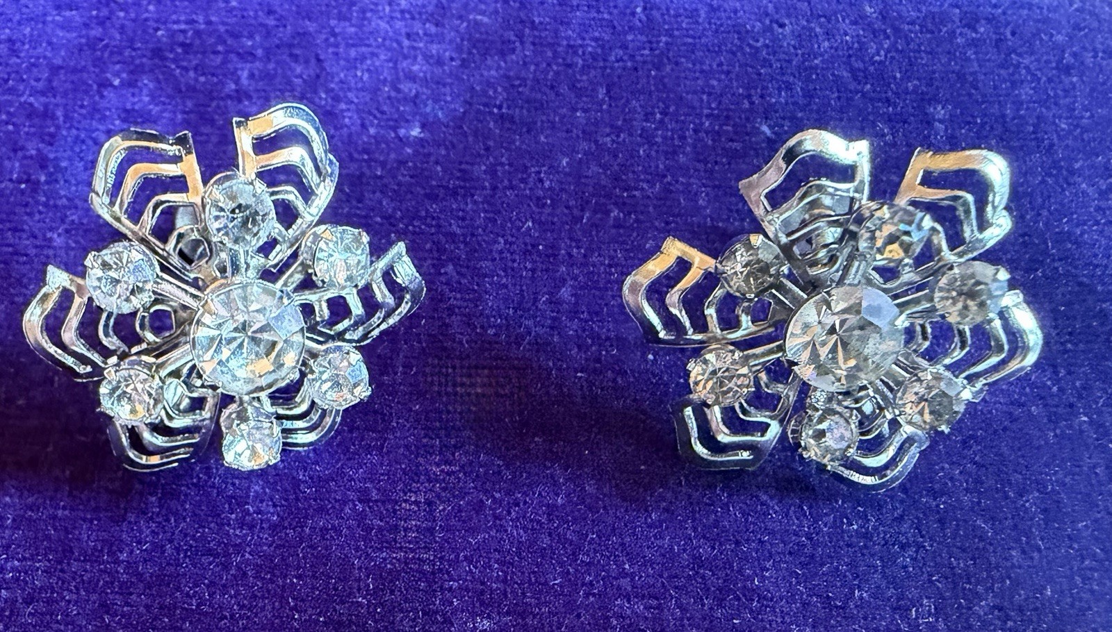 Vintage Silver Tone Rhinestone Screw Back Earrings W Starburst Design