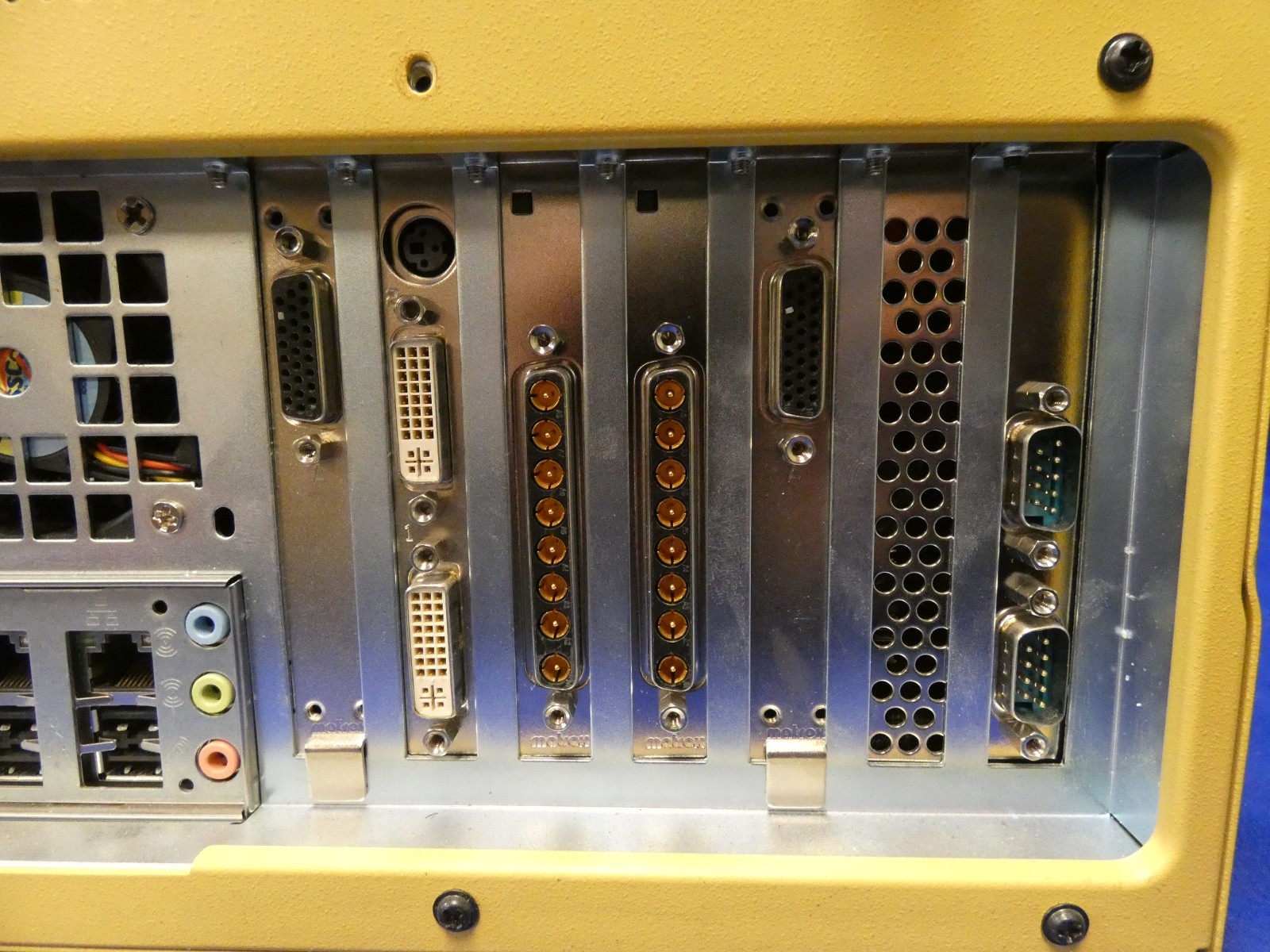 Click Effects Crossfire Broadcast Server for Parts (No Operating System)