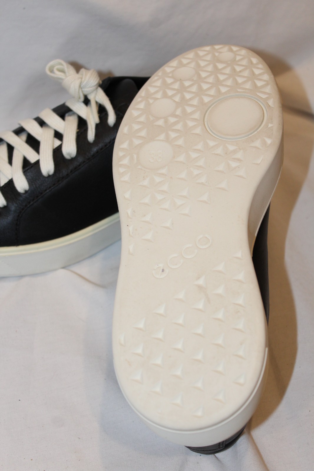 ECCO Women Street Lite Black Padded Platform Round Toe Leather Sneakers 7-7.5 38