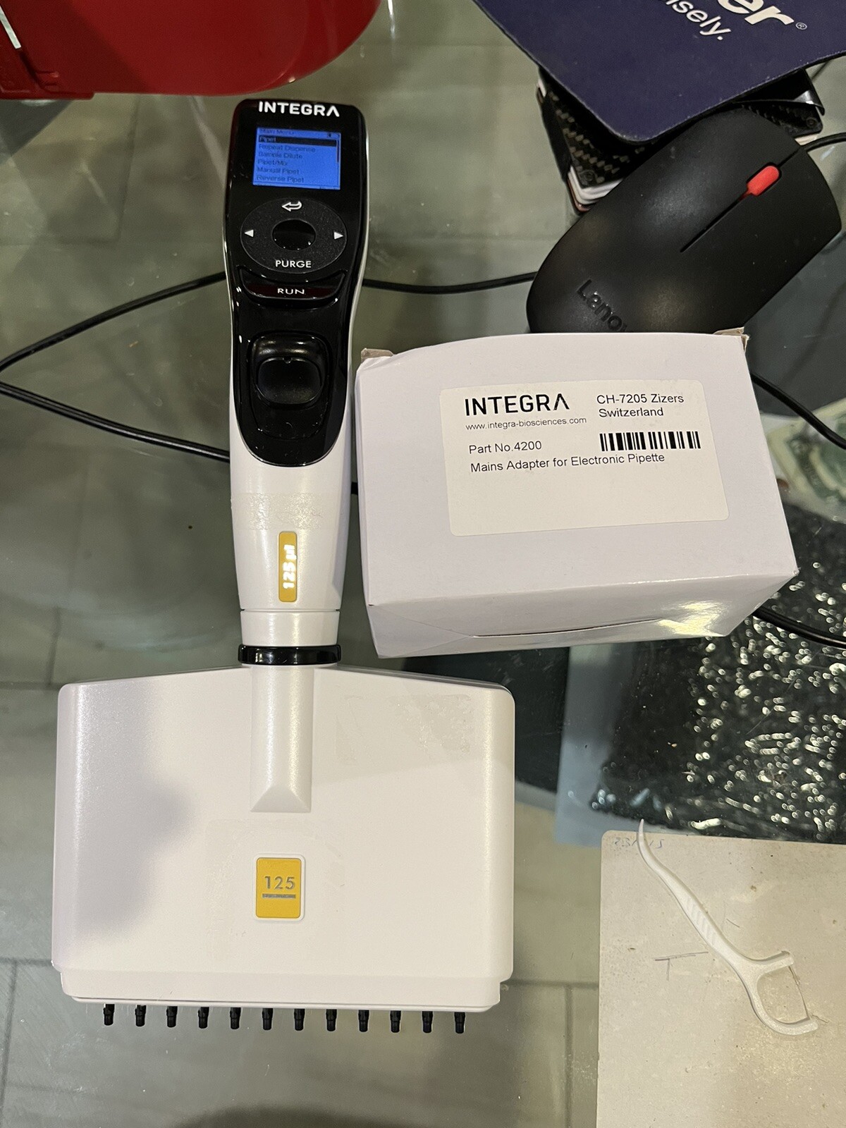 Integra Viaflo Electronic Pipette 12 Channel 5-125ul w/ charger. Excellent