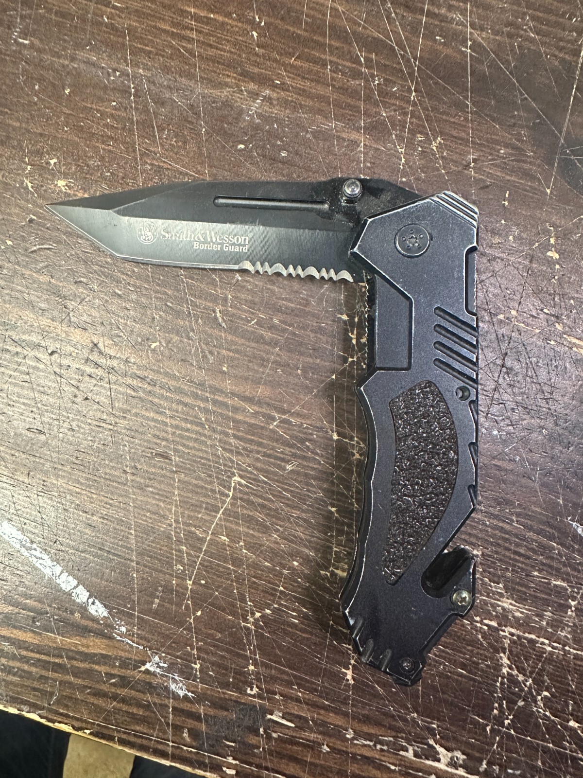 Smith & Wesson Border Guard SWBG4TS black folding knife partially serrated blade