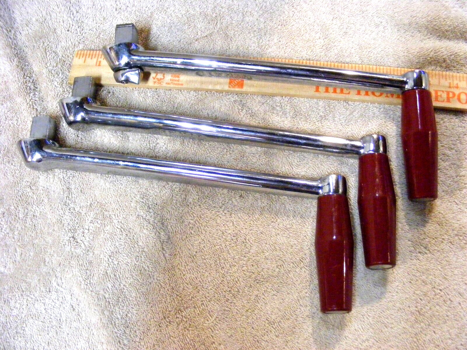3 Lewmar Winch Handles ( 1 Locks ) Red Grips VGC Free S/H
