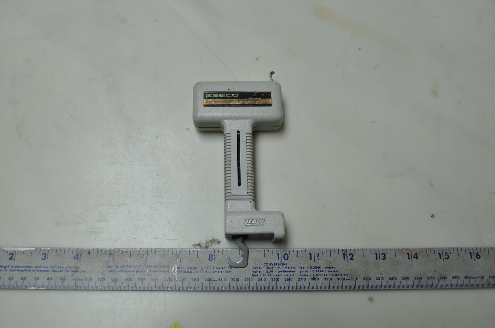Vintage Made USA Zebco De-Liar Fish Weight Scale Model 228 Fishing see pictures