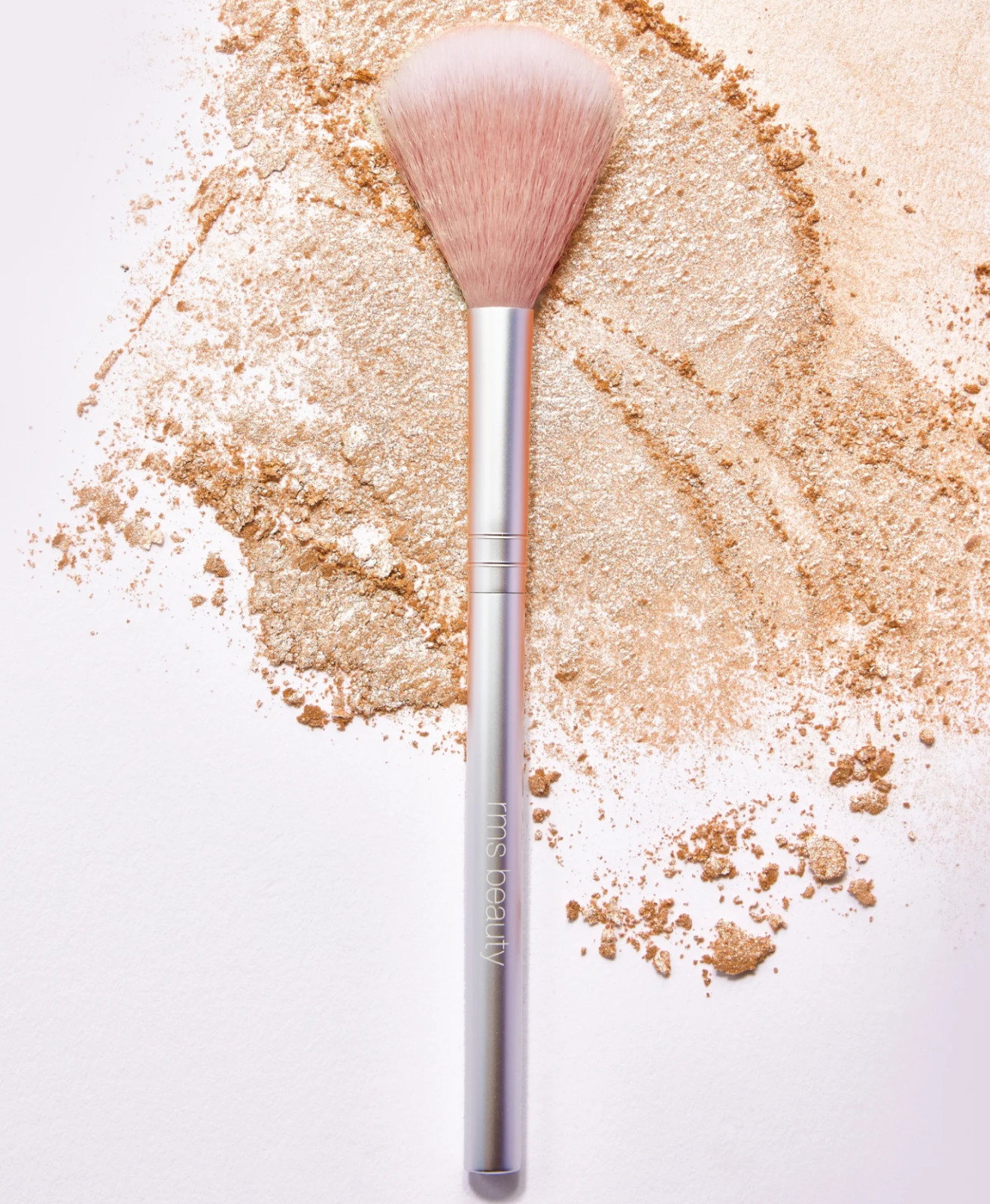 RMS Beauty Skin2Skin Classic Fan Brush – Highlighter, Glow & Finishing Brush