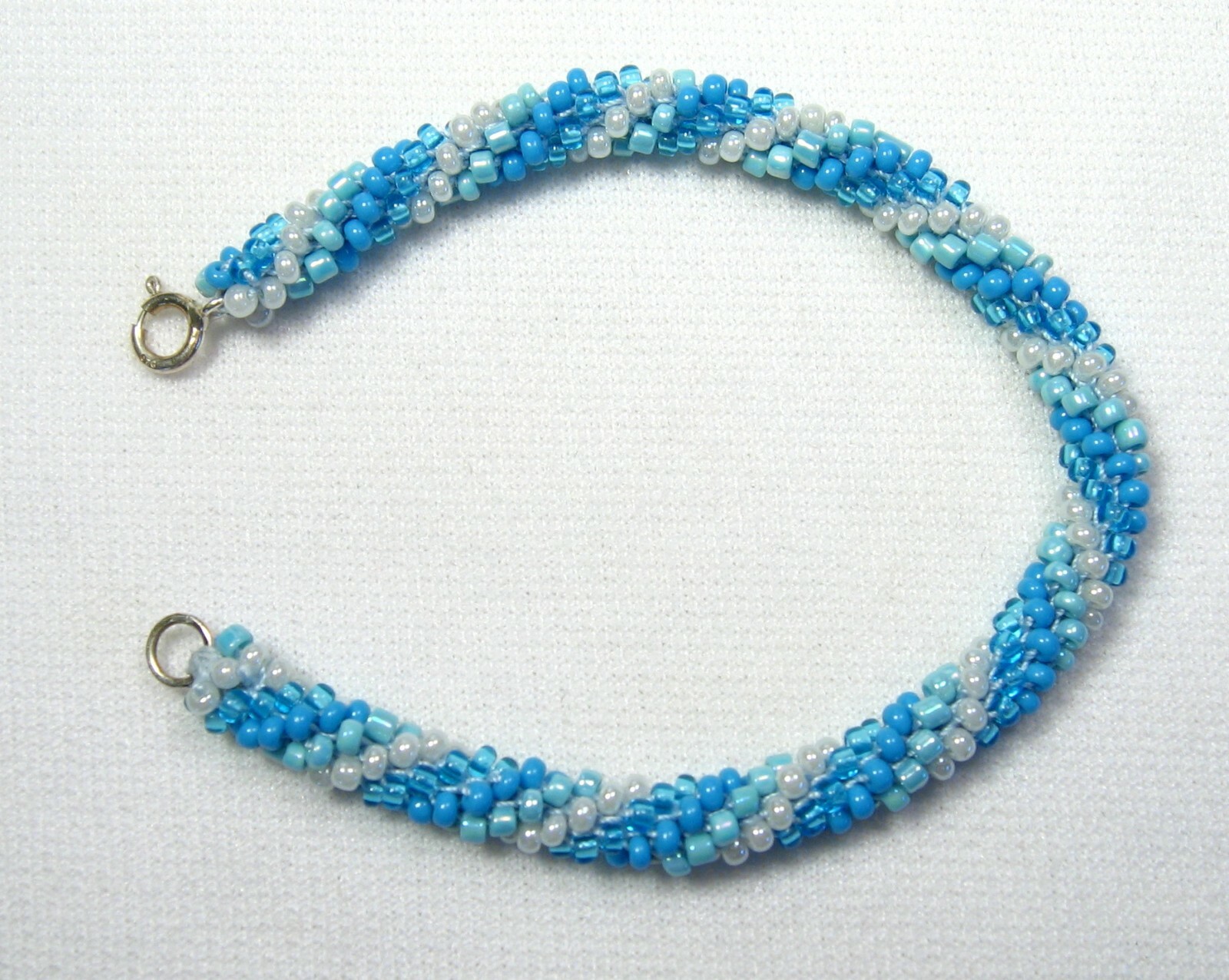 Lyn's Jewelry Blue and White Beaded Bracelet 6.5"