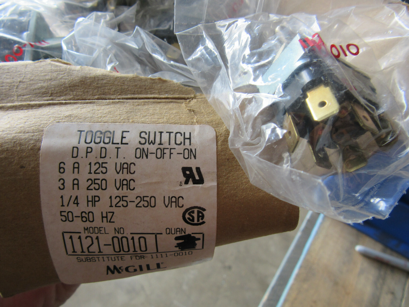 McGill 1121-0010 Toggle Switch DPDT On-Off-On 6A 125V, 3A 250V NEW!!!