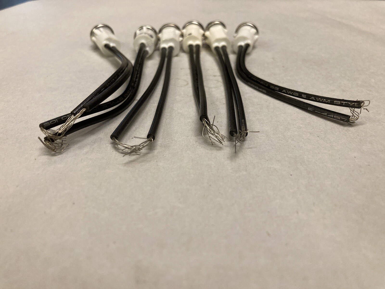 IDI,1050A1,Red Indicator Lights Lot of 6