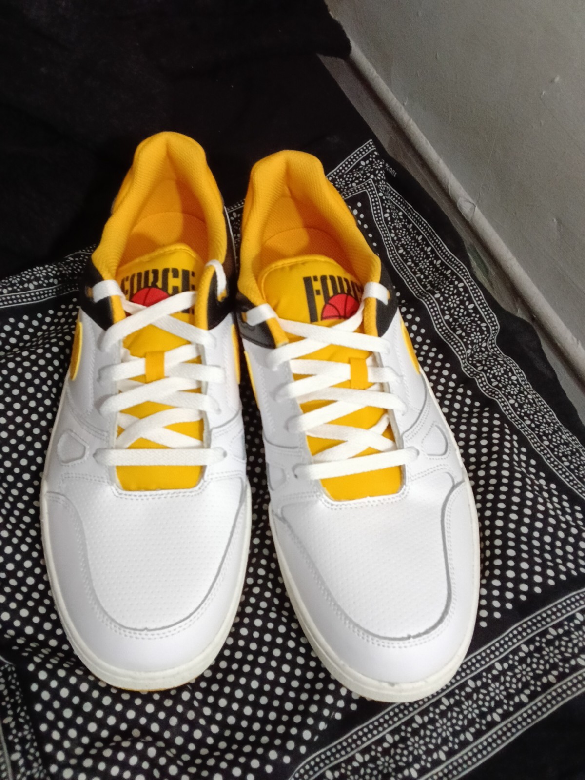 Nike Full Force Low White University Gold Size 12