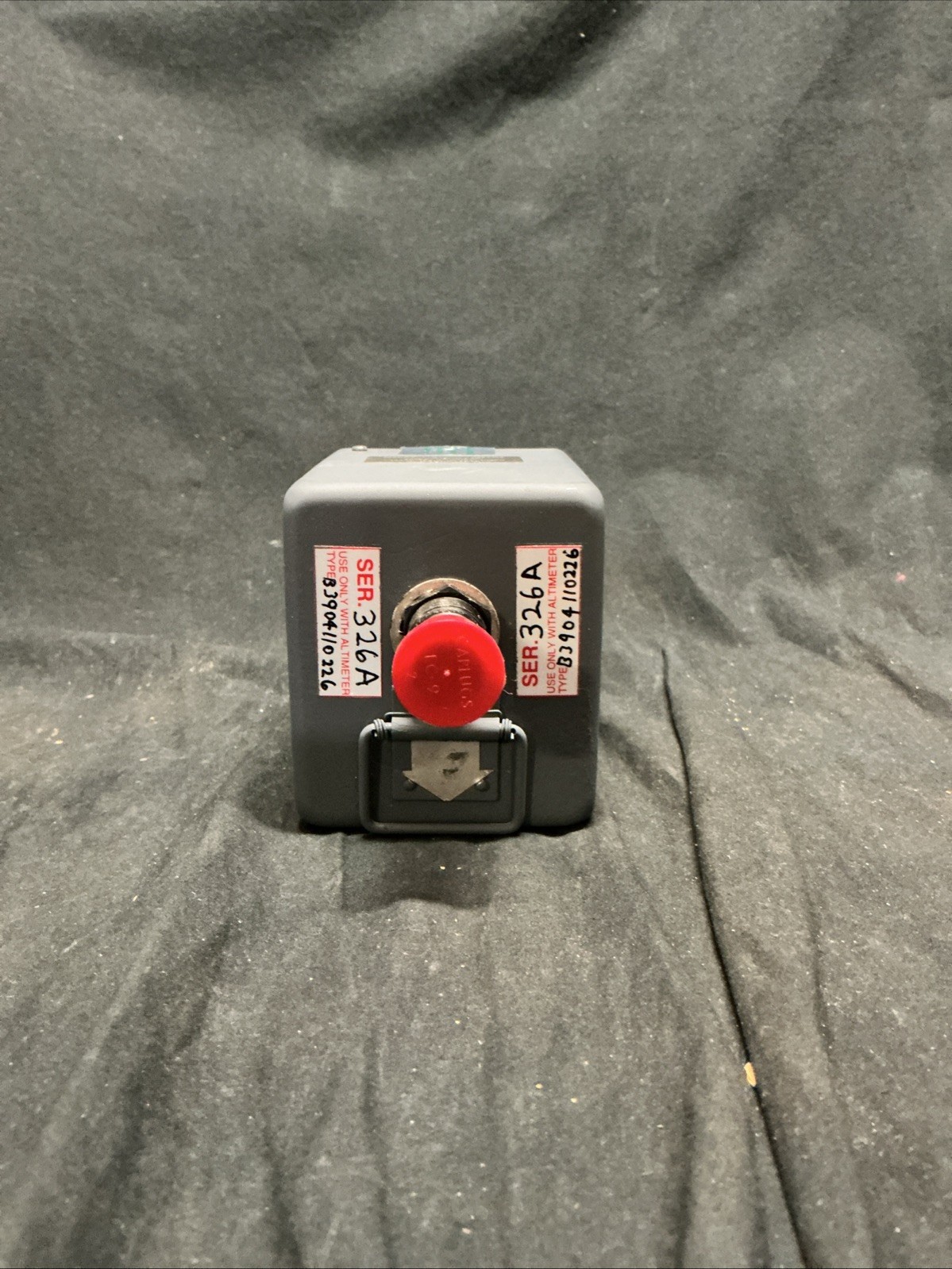 Altimeter/Alti-Coder; MPN D3905110226; S/N 326A; SERVICEABLE