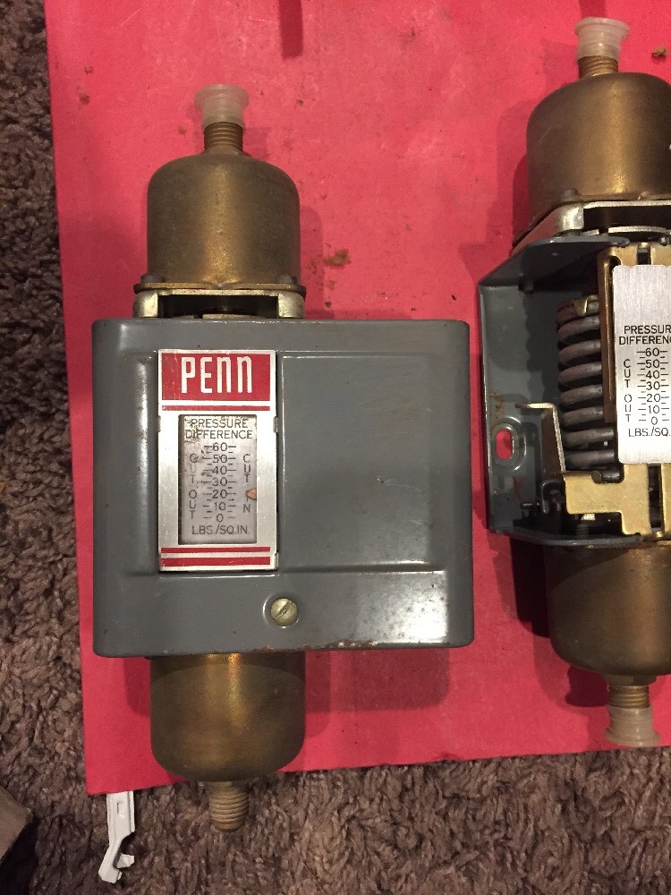 5 Johnson Controls P74FA-1 Differential Pressure Control, SPDT Differential NOS