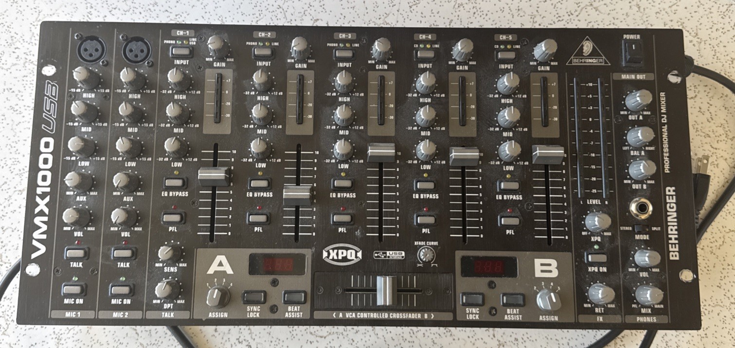 Behringer Pro Mixer VMX1000USB 5-channel DJ Mixer