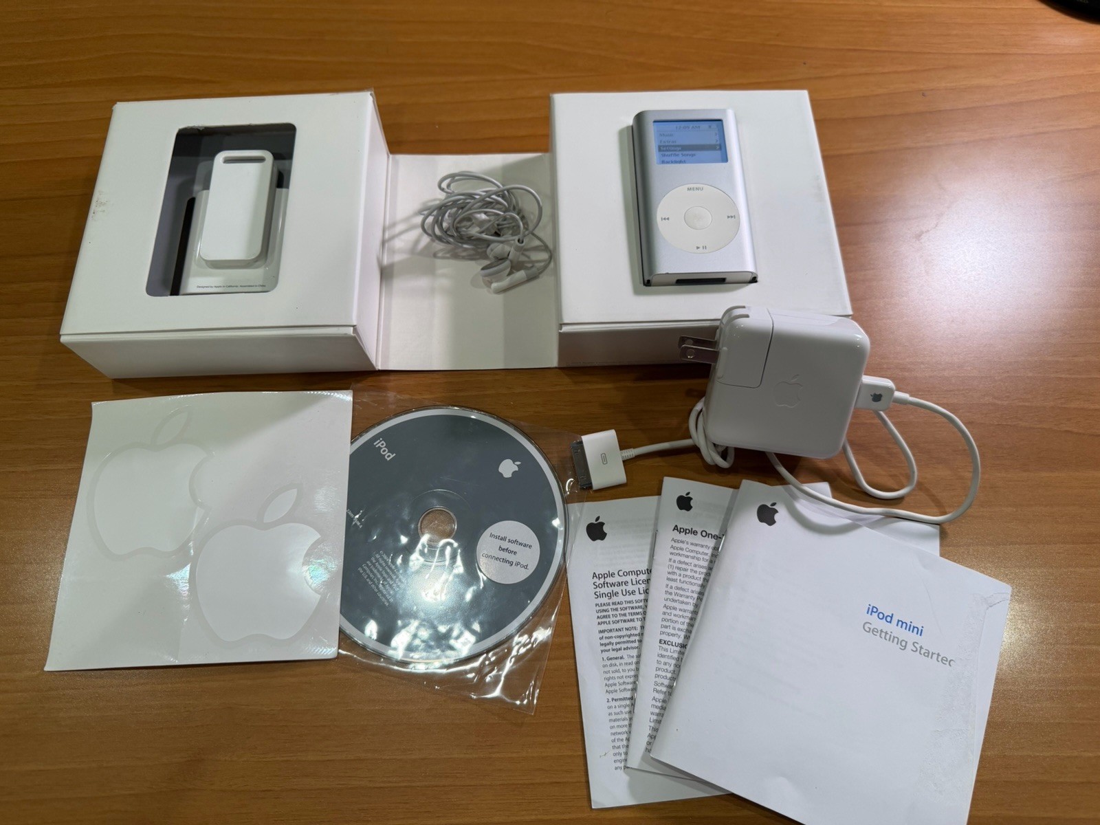 Apple iPod Mini 1st Gen. 4GB Storage + ORIGNAL BOX & ACCESSORIES