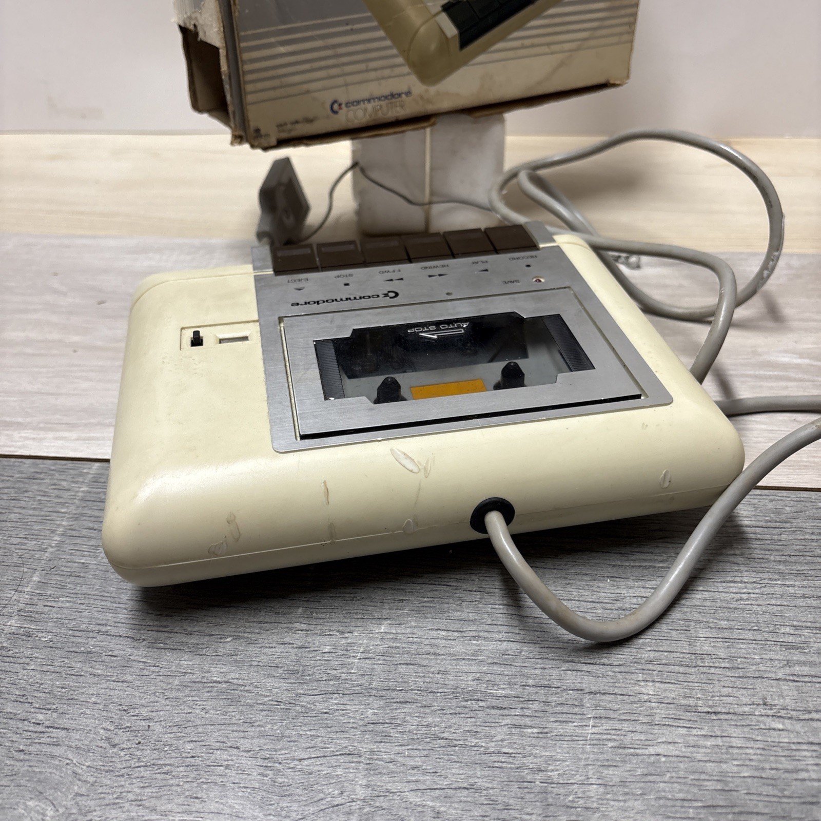 C2N Datasets Unit Model 1530 Commodore Computer With Box No Manuals UNTESTED