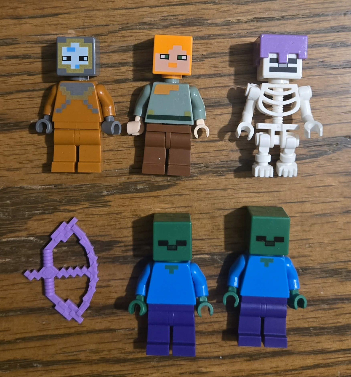 LEGO Minecraft minifigure bundle of 5 and wepon