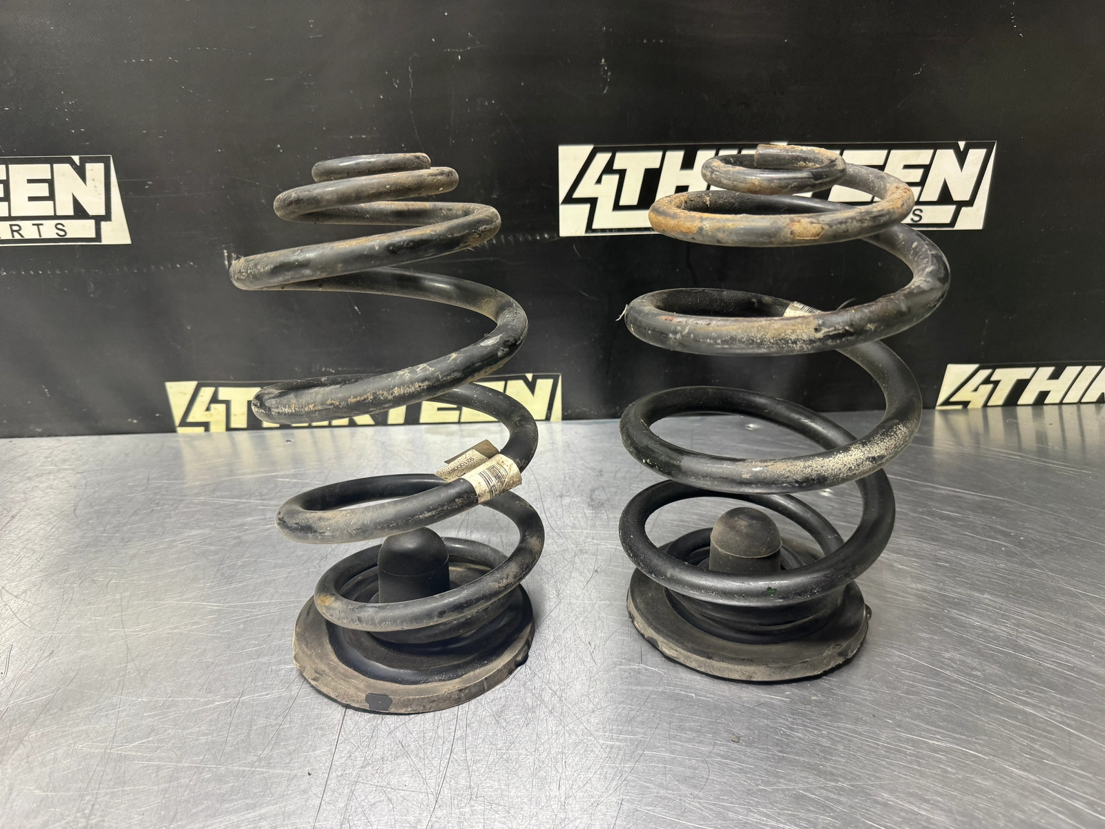 04-06 PONTIAC GTO REAR COIL SPRINGS 92100087 OEM #N388