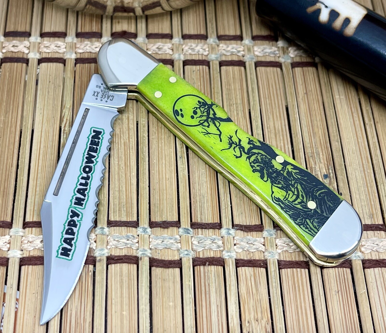 Case XX USA 2024 Smooth Lime Green Bone HALLOWEEN Mini Copperlock Knife w/Tin