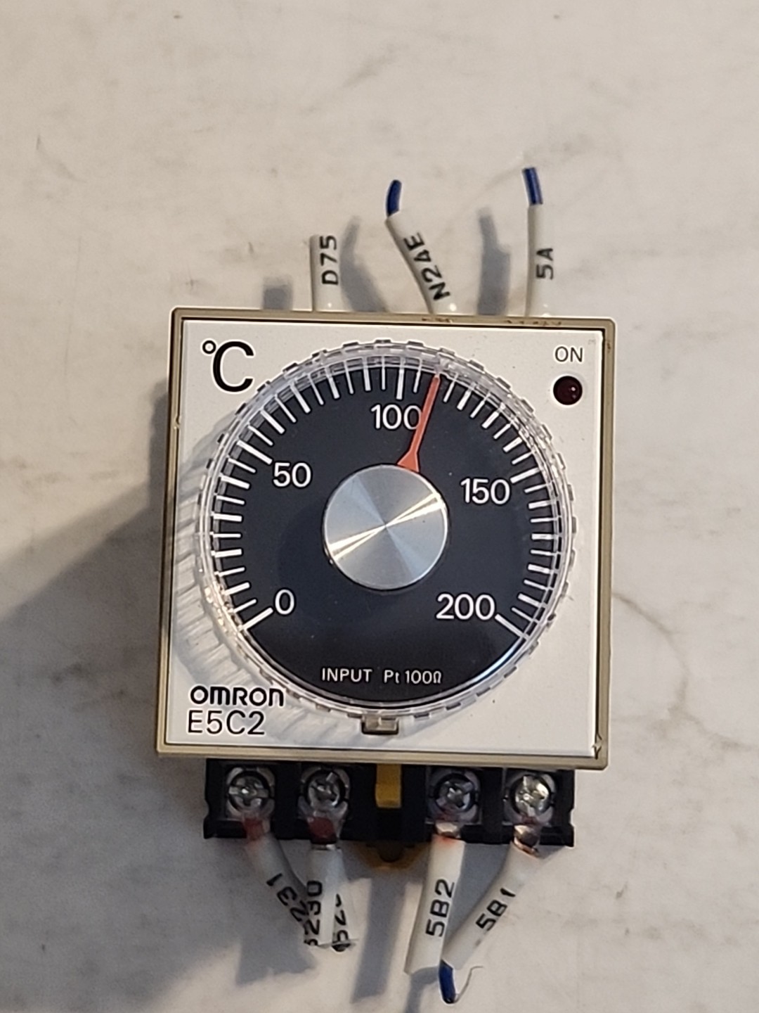 OMRON E5C2-R20P-D TEMPERATURE CONTROLLER - Free Shipping