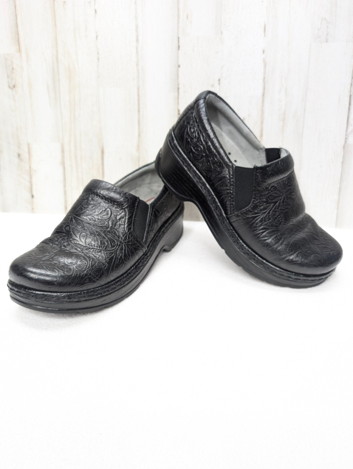 Klogs women sz 6 M black embossed floral pattern slip on leather comfort clogs