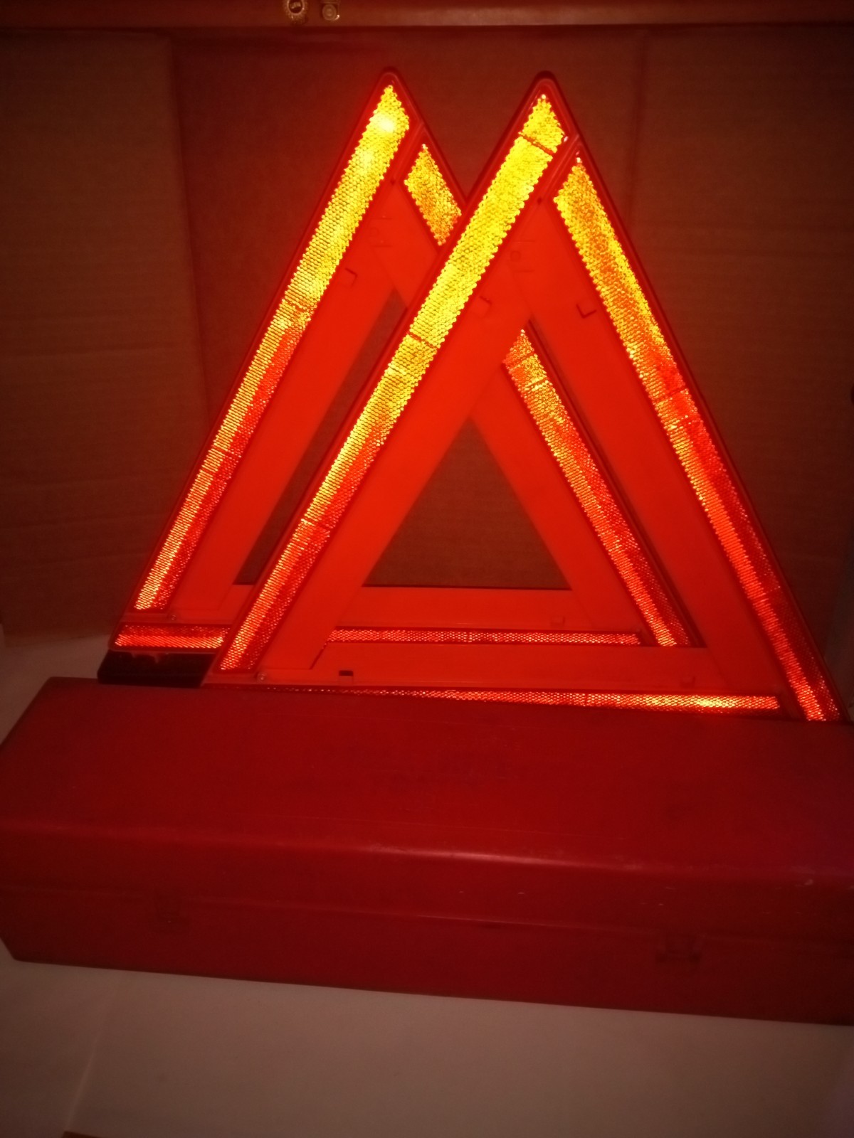 Fleetrite Trikit Heavy-duty Roadside Warning Triangle Flare Kit With Box