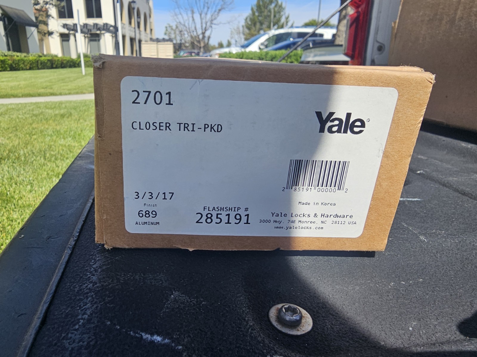 NEW IN BOX - YALE 2701 - 689 DOOR CLOSER - ALUMINUM FINISH